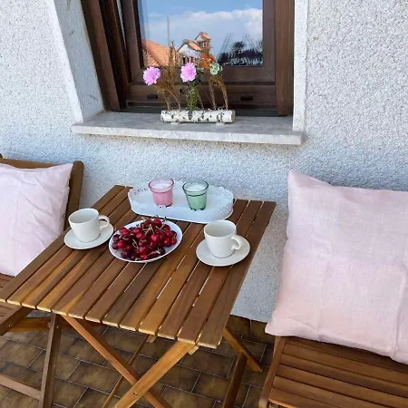 Bellevue Apartment *