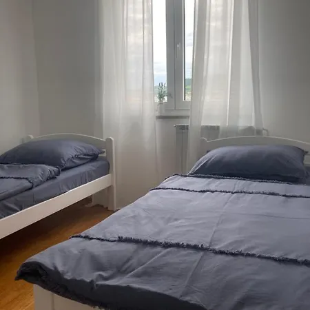 Bellevue Apartment *