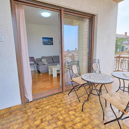 Bellevue Apartment *